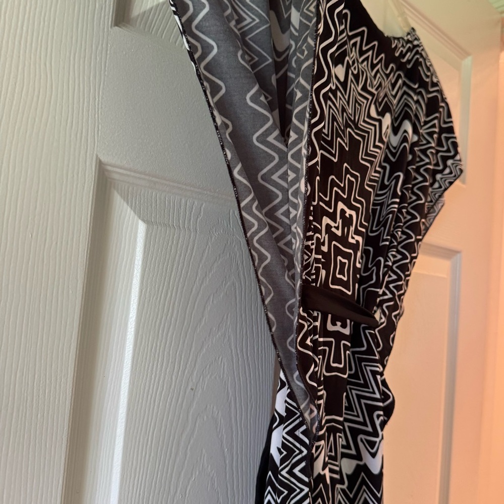 Wrapper Monochrome Zigzag Blouse - image 3